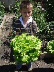 mon fils Axel et sa salade!!