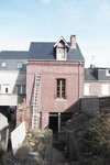 la maison vue du jardin
