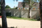 Ici, gisait une jungle indescriptible, qui n'avait pas été entretenue depuis 20ans. J'ai tenté la jachère fleurie en attendant mieux.(un massif bien étoffé?)