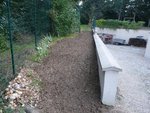 Sur le côté de la descente de garage...