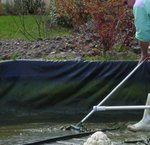 Enlever du plus gros l'eau et la vase