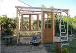 Pose de la fenêtre et plaques de polycarbonate sur les côtés pour un maximum de luminosité.