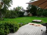 Le jardin en un peu plus large... il est composé d'arbres &quot;classiques&quot;...