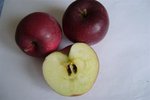 pomme rouge 3.JPG