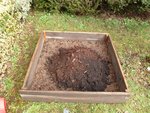 Pour commencer mon carré potager : c'est un tas de fumier de cheval plus un peu de compost