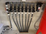 La clarinette avec les électrovannes  placées verticalement sur le mur...l'arrivée, venant du ballon, est à droite avec le filtre à 130 microns. <br />(le départ à gauche alimente un robinet extérieur)