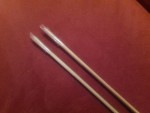 Un pic à brochette et un petit tube taillé pour faire une cuillère :) Cela n'a jamais été aussi simple d'attraper une graine.