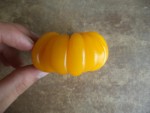 Une tomate yellow stuffer de forme très bizarre.