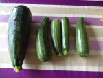 Une bonne petite récolte de courgettes,il y en a encore beaucoup sur les pieds.
